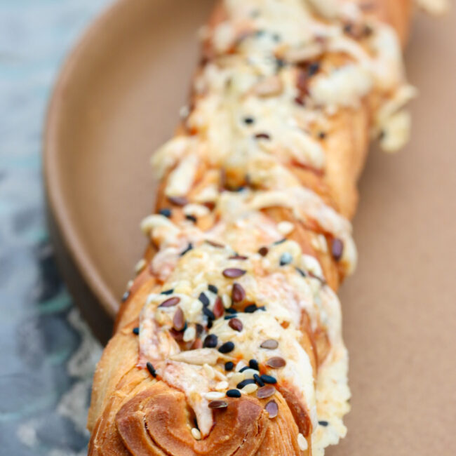 Trenza de semillas y emmental