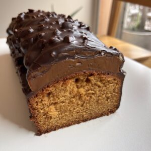 Budín de caramelo con dulce de leche y baño de chocolate